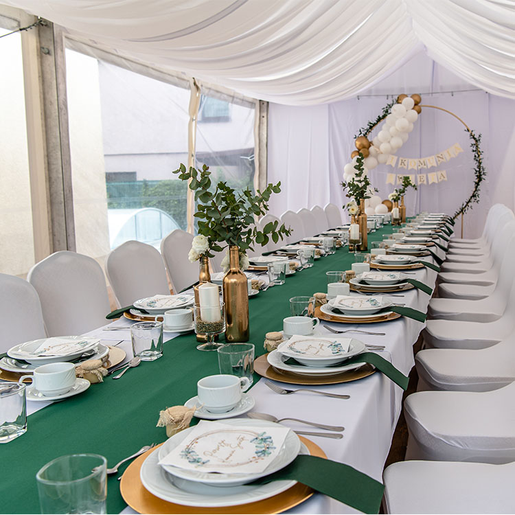 Komunia święta pod namiotem w plenerze